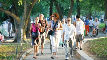 Ứng xử với khách Tây, làm sao họ nhớ đến mà quay lại