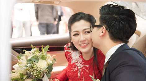 Hôn phu Tú Anh khóc cười trong lễ rước dâu