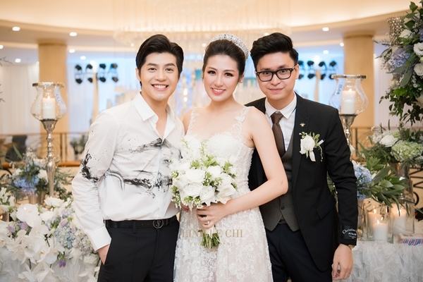 'Tình cũ' cùng dàn mỹ nhân Việt đến mừng đám cưới Tú Anh