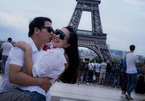 Trọng Tấn ôm hôn vợ tình tứ dưới chân tháp Eiffel
