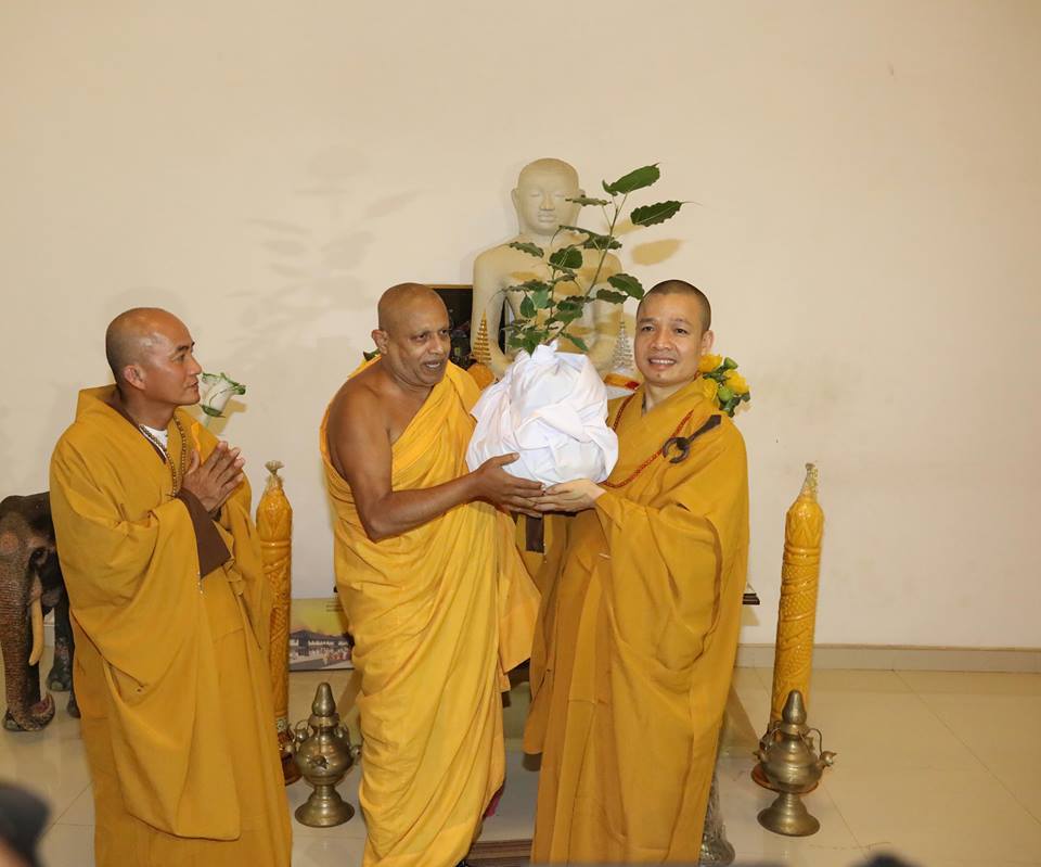 Báu vật của đất nước Sri Lanka được rước về chùa Tam Chúc