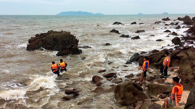 Tắm biển ở Thanh Hóa, 2 du khách Hà Nội chết và mất tích