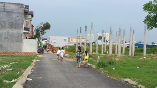 Có 800 triệu, ôm nợ thì mua chung cư, tính lâu dài cứ mua đất