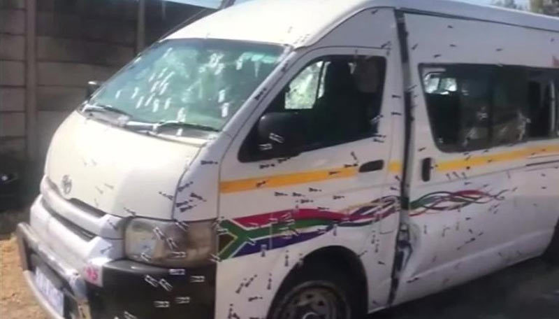 Xe taxi Nam Phi bị xả đạn hàng loạt, 11 tài xế chết