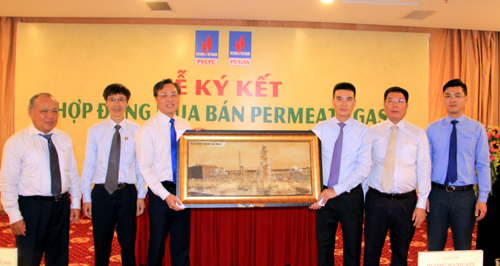 PV Gas kí hợp đồng mua bán khí permeate gas với PVCFC