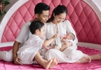 Vợ chồng Khánh Thi, Phan Hiển hạnh phúc bên hai con