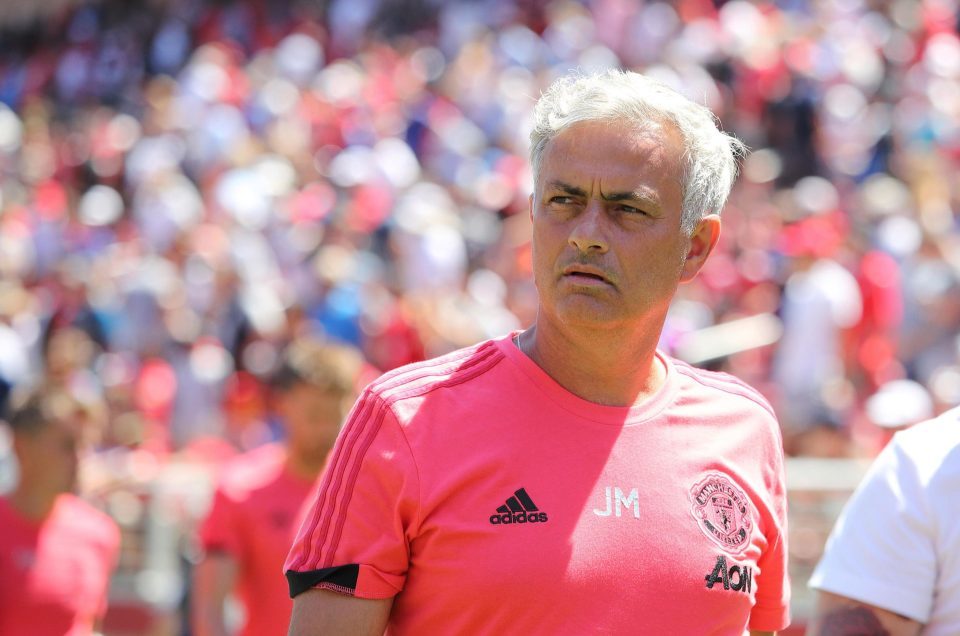 Mourinho họp khẩn đòi sếp MU bơm tiền tuyển quân