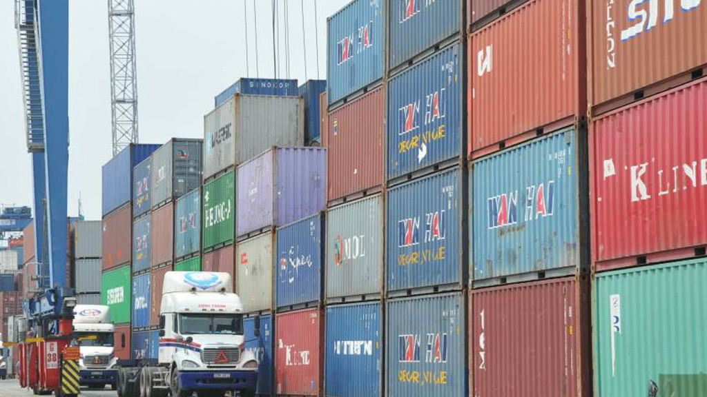 Tìm cách giải phóng 4.000 container phế liệu nhập khẩu