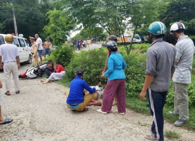 Chạy trốn CSGT, 2 cô gái đâm người đi bộ lăn lông lốc