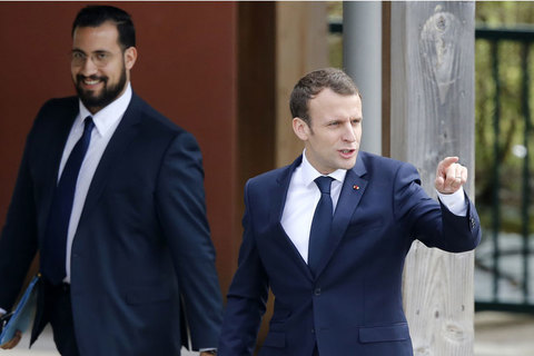 Tổng thống Pháp vạ lây vì bê bối của vệ sĩ