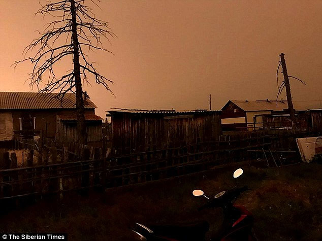 Bí ẩn đám mây khổng lồ biến ngày thành đêm ở Nga