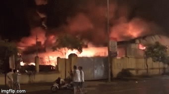 Cháy dữ dội chợ Gạo ở TP Hưng Yên