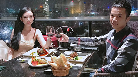 Đôi vợ chồng kỷ niệm 11 năm yêu nhau hoành tráng bị nghi 'làm màu'