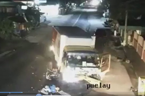 Vụ tai nạn lúc 2 giờ sáng khiến người ta rùng mình khi xem lại camera