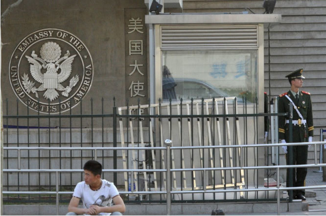 Nổ lớn bên ngoài sứ quán Mỹ, rung chuyển Bắc Kinh