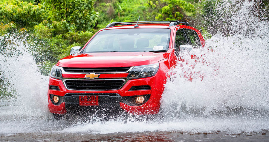 10 lời khuyên khi lái xe qua đoạn đường ngập nước