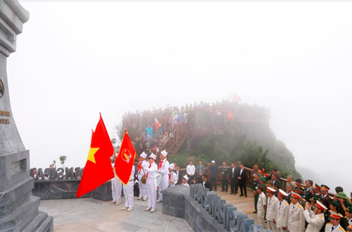 Lễ thượng cờ thiêng liêng trên đỉnh Fansipan