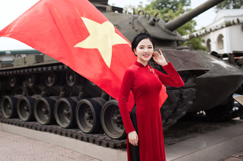 Xúc động nghe Phạm Thùy Dung hát ‘Cúc ơi’