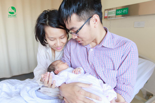 Xúc động câu chuyện người bố… ‘vượt cạn’