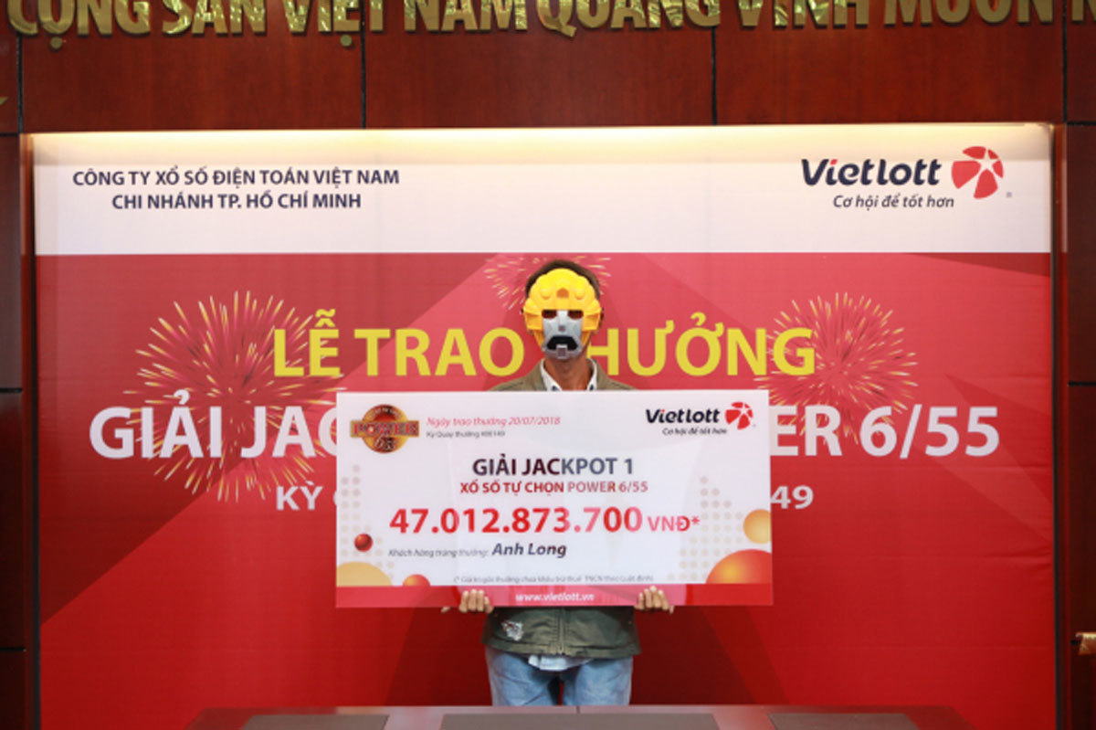 Trúng độc đắc Vietlott 47 tỷ: Khoảnh khắc đổi đời của anh xe ôm nghèo