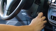 4 bước xử lý khi bị kẹt chân côn xe ô tô
