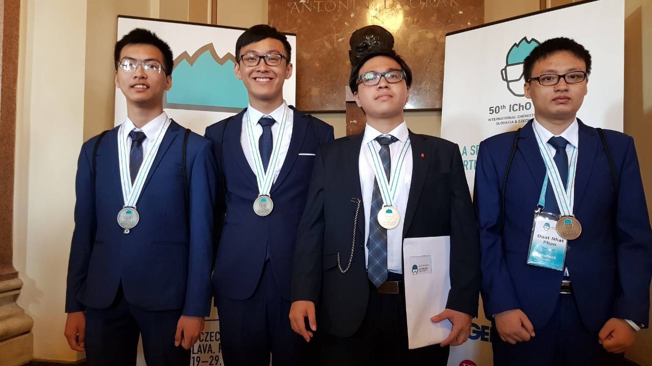 Việt Nam giành 1 huy chương Vàng Olympic Hóa học quốc tế năm 2018