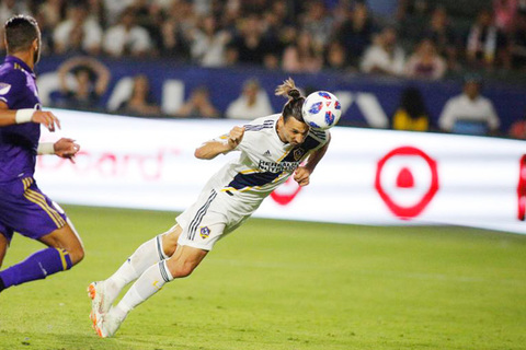 Videp Ibrahimovic lập hat-trick