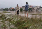 Hà Nội: Nước tràn qua đê ngập cả tuần, 2 chị em chết đuối thương tâm