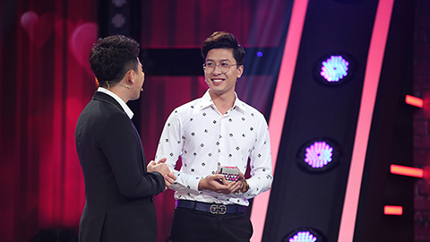 Trấn Thành sửng sốt vì 'soái ca' 9X độc thân ở Bộ Ngoại Giao