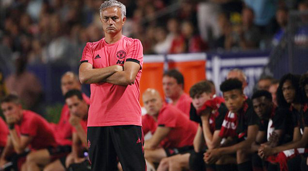 Mourinho trong cơn bấn loạn: MU nguy to rồi!