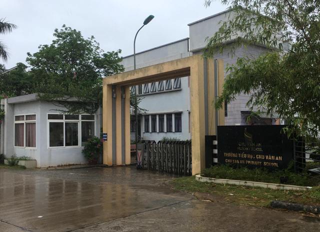 Nghỉ việc phải báo trước 5 năm: Buộc trường phải trả bằng và tiền cho giáo viên