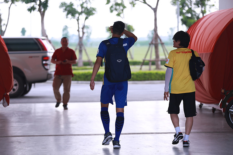 'Hot boy' Olympic Việt Nam dính chấn thương, thầy Park lo sốt vó