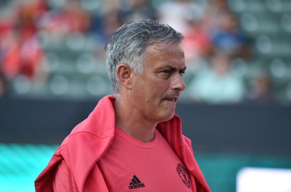 Mourinho ra đi, MU cấp tốc mời Zidane thay thế