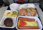 Bữa ăn trên máy bay khiến hành khách hoảng sợ