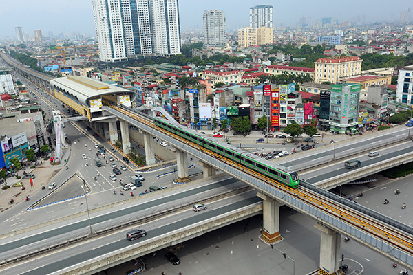Đóng điện chạy thử tàu trên cao, lưu ý người dân xâm nhập trái phép