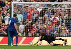 Petr Cech giúp Arsenal hạ Chelsea sau màn "đấu súng"