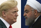 Căng với Iran, ông Trump 'tự đập gậy vào lưng'?