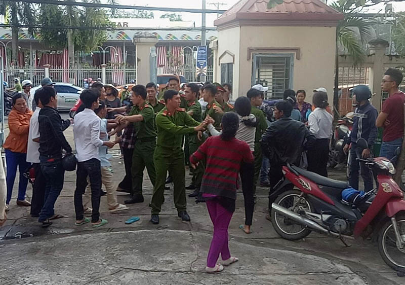 Náo loạn phiên tòa