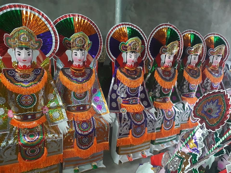 Đốt 'chân dài', 'osin' cho người âm: Cuồng tín, mê muội và tham lam