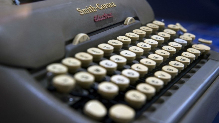 Cả thành phố phải dùng máy đánh chữ vì máy tính bị “bắt cóc”