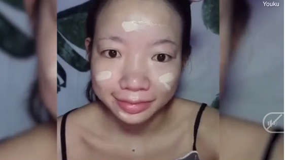 Kinh ngạc cô gái có tài 'hóa trang thần thánh'