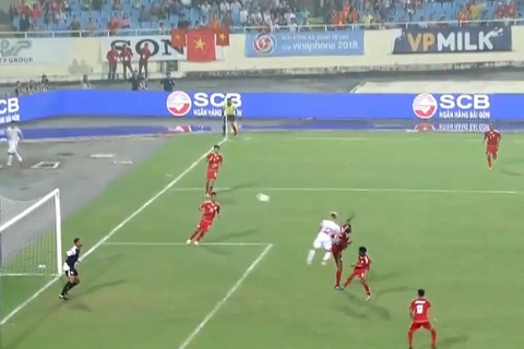 Văn Toàn đánh đầu dội xà ngang U23 Oman