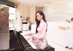Em gái Vũ Hoàng Điệp khoe tài chơi piano ở Hoa hậu VN 2018