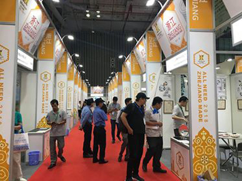 8000 lượt khách tham quan Hội chợ Hàng Xuất khẩu Chiết Giang