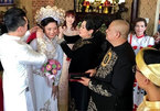 NSND Hồng Vân khóc trong đám cưới của con gái và con rể Việt Kiều