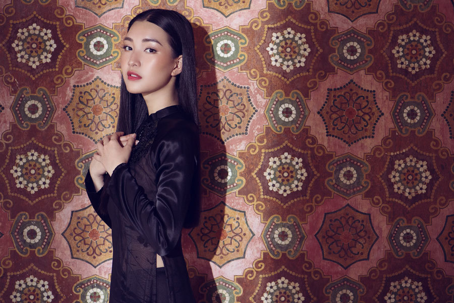 'Nàng thơ xứ Huế' Ngọc Trân khoe vẻ sang trọng với áo dài cung đình