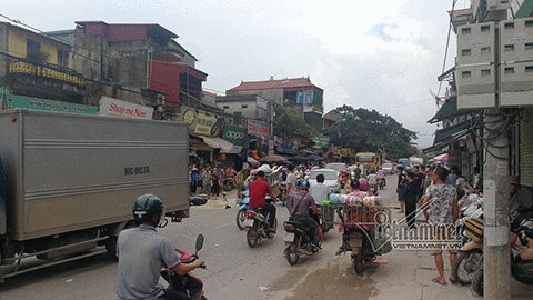 Hà Nội: Lái xe grapbike bị xe container cuốn vào gầm chết thảm