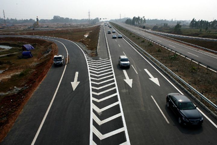 Những nguyên tắc khi chuyển làn trên đường cao tốc tài xế Việt cần nhớ