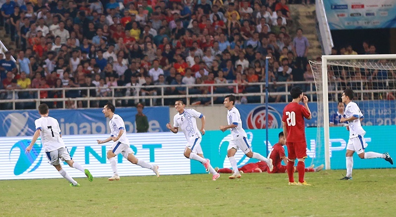 U23 Uzbekistan mở tỷ số vào lưới U23 Việt Nam