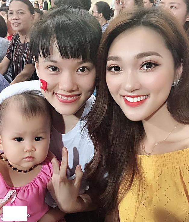 {title} 'Hot girl World Cup' gây chú ý trong trận U23 Việt Nam - Uzbekistan